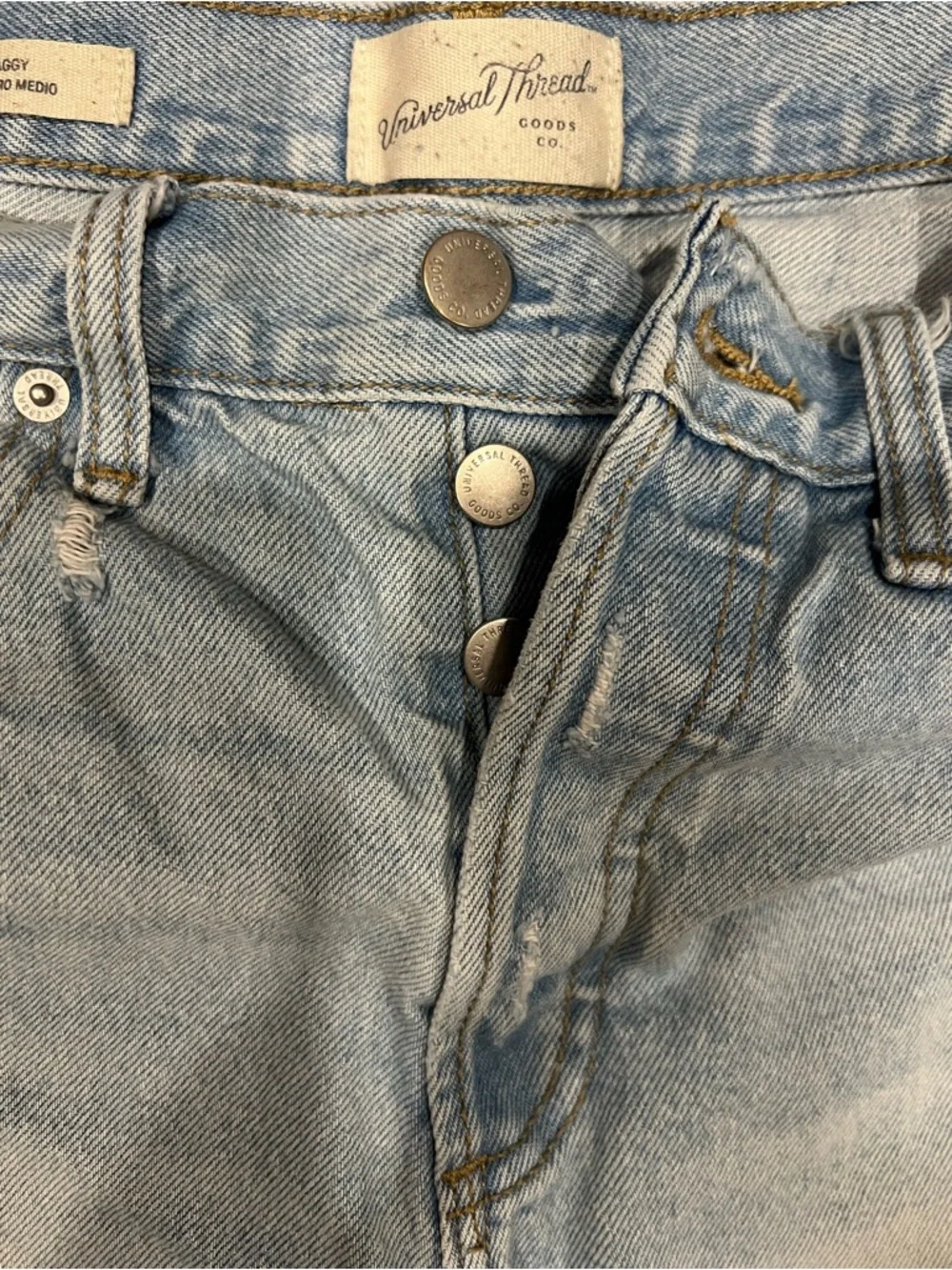Universal Thread Women’s Mid-Rise 90’s Baggy Denim Shorts - Light Blue